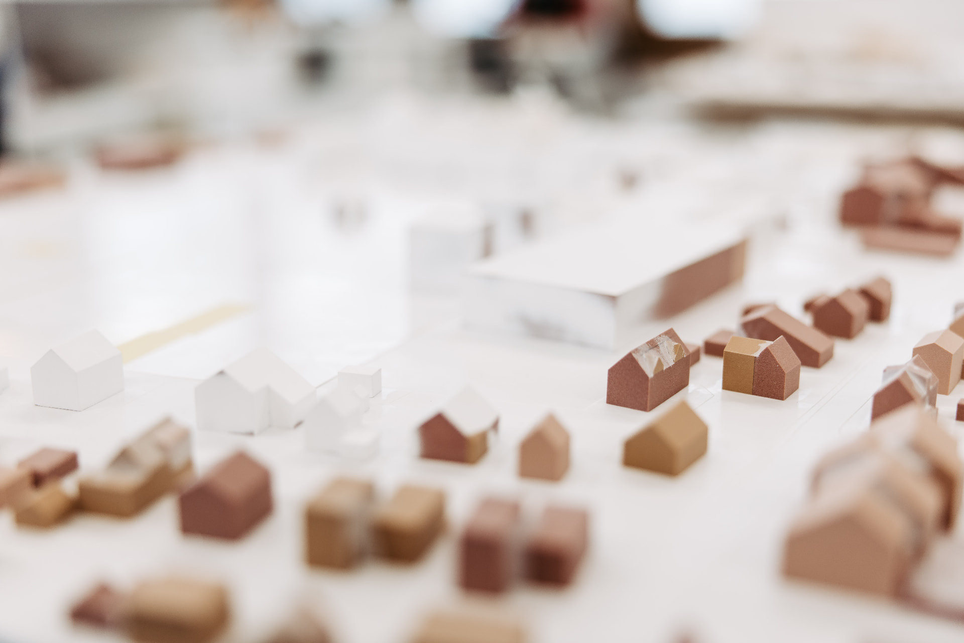 Detailaufnahme von Architekturmodellen aus Martin Stockers Modellbau-Werkstatt
